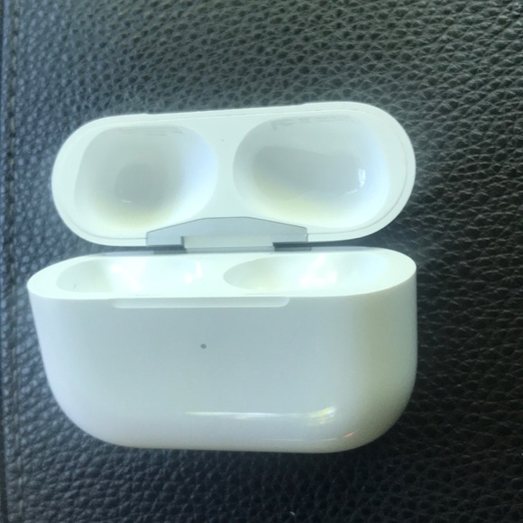 AirPods Pro replacement case